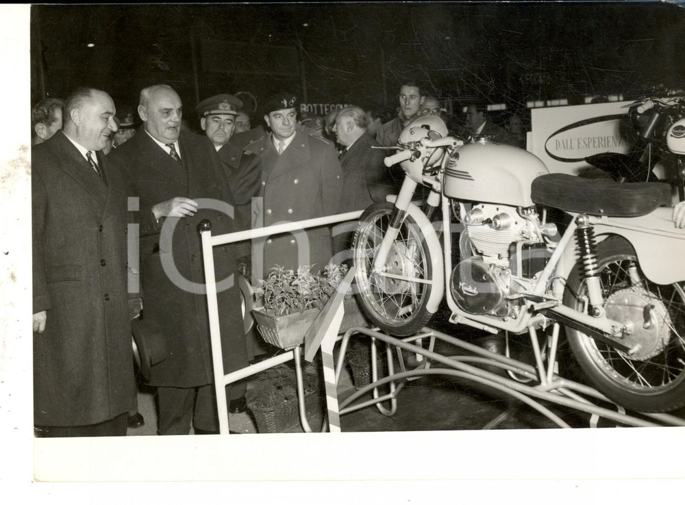 Fotografia d epoca originale 1960 ca FIERA MILANO Giovanni BOVETTI inaugura Mostra del Ciclo e Motociclo 1