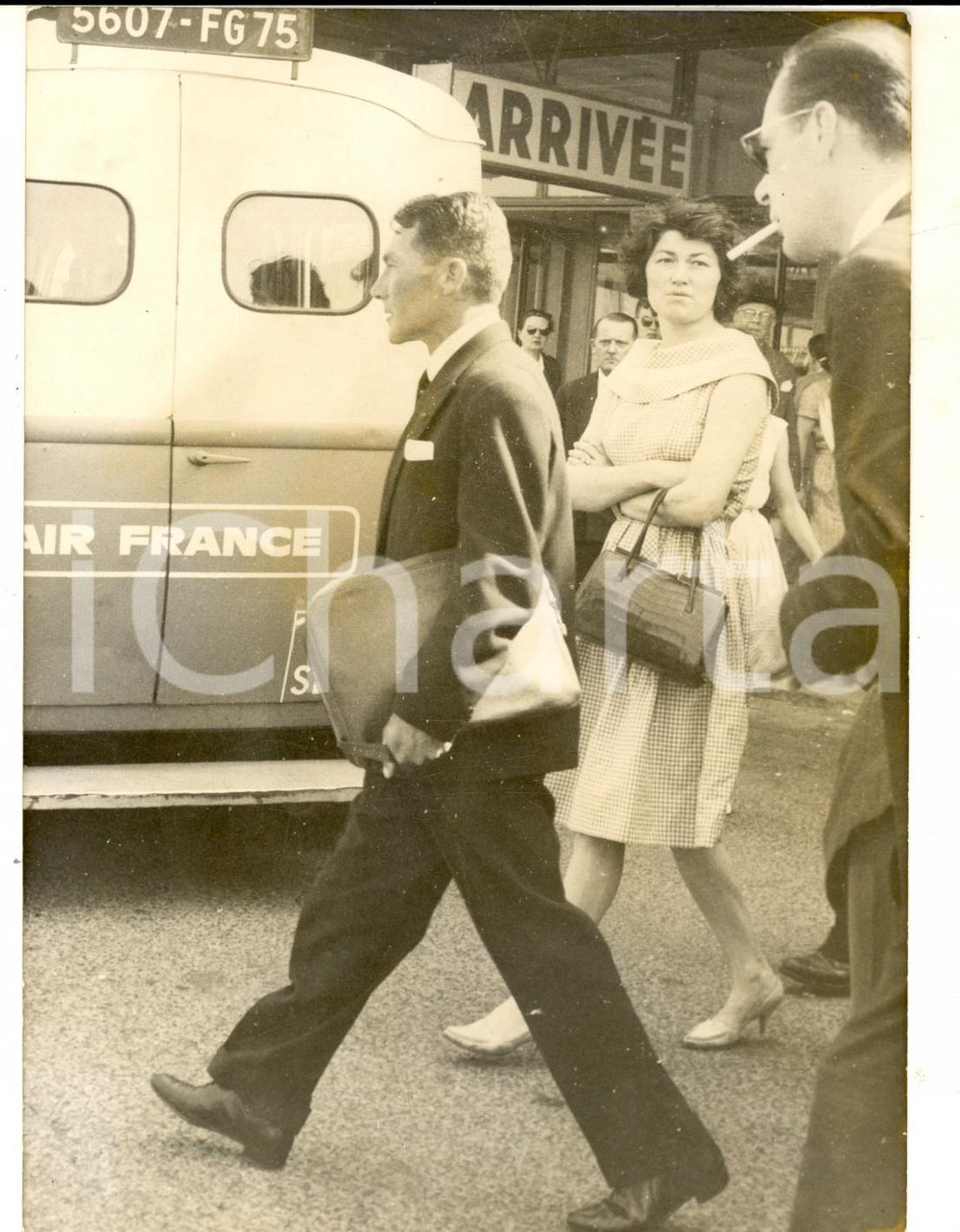Fotografia d epoca originale 1959 PARIS Affaire LACAZE Camille RAYON avec 9 millions dans sa serviette Photo 1