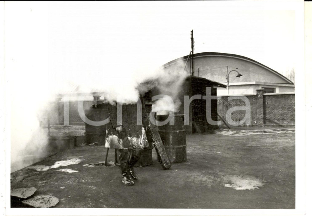 Fotografia d epoca originale 1959 TORINO VANCHIGLIA Esplosione di un forno a nafta ditta CLEDCA Foto 18x13 1