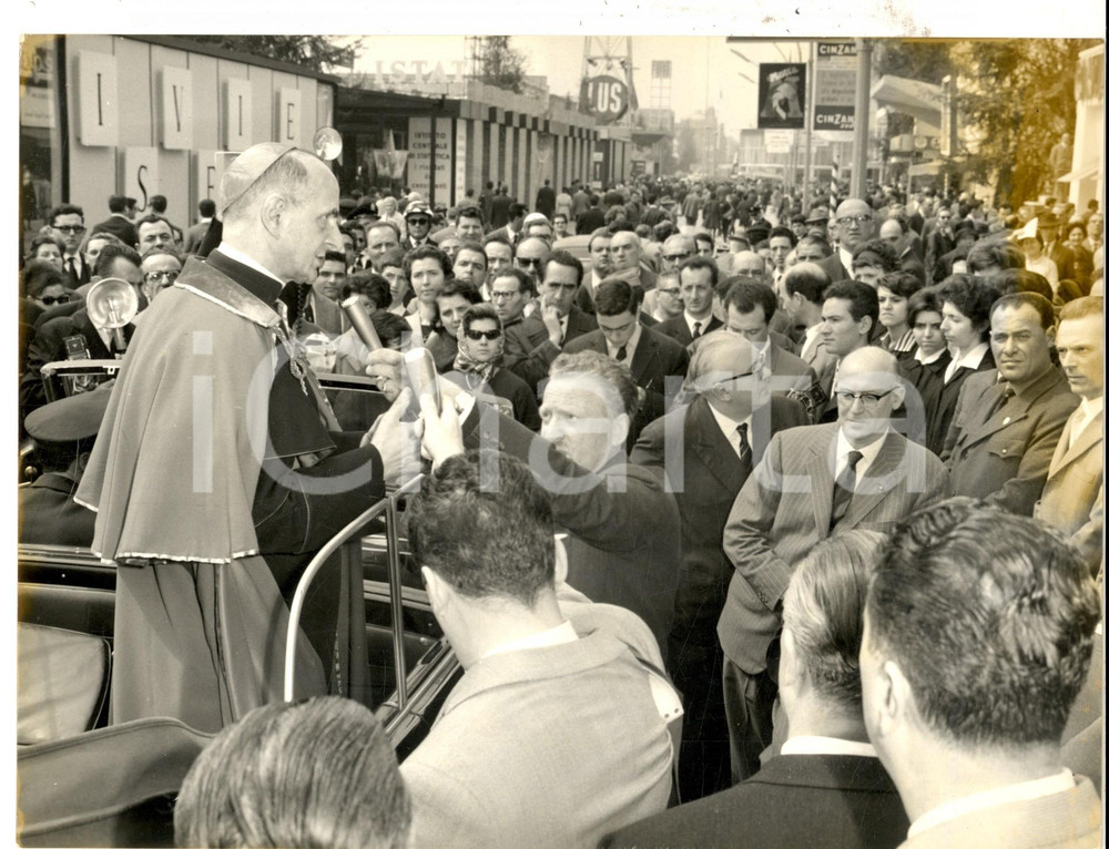 Fotografia d epoca originale 1962 MILANO Card. Giovanni Battista MONTINI visita la Fiera Campionaria Foto 1