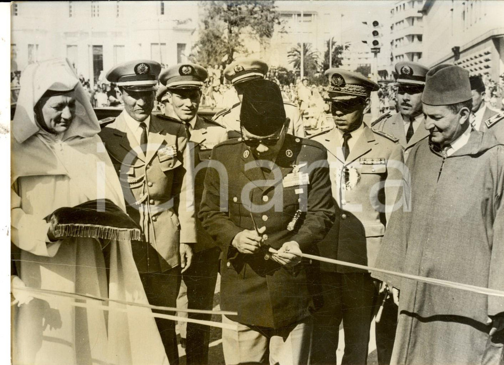 Fotografia d epoca originale 1960 RABAT MAROCCO Presidente indonesiano SUKARNO inaugura via a suo nome Foto 1