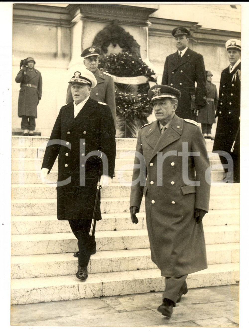 Fotografia d epoca originale 1955 ROMA Ammiraglio Charles BROWN rende omaggio al Milite Ignoto Foto 13x18 1