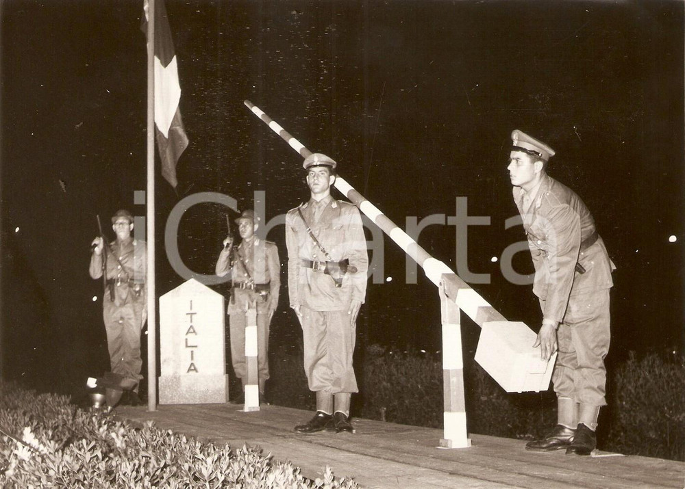Fotografia d epoca originale 1959 ROMA  CIRCO MASSIMO Prove generali per rivista GUARDIA DI FINANZA Foto 1