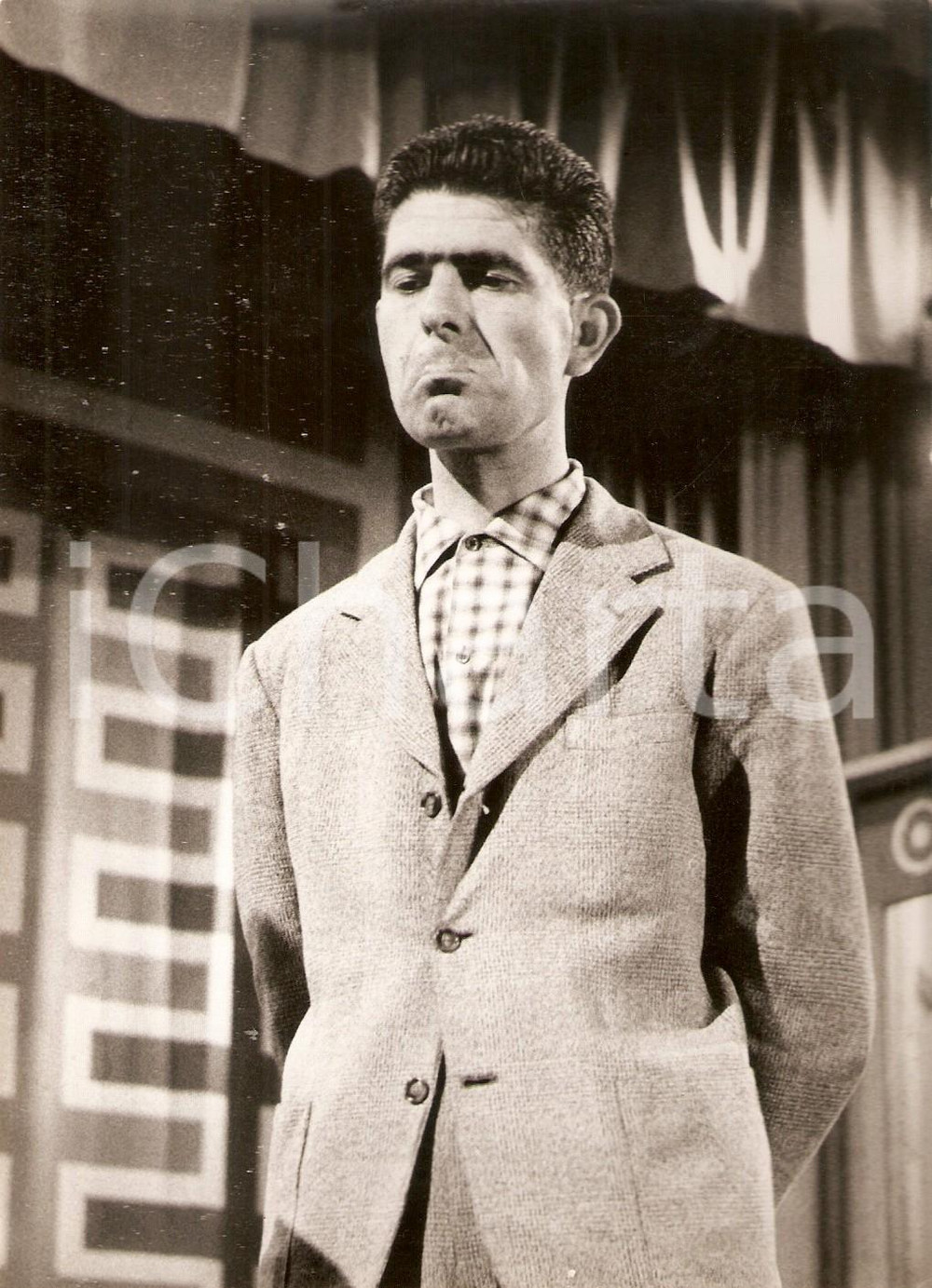 Fotografia d epoca originale 1956 LASCIA O RADDOPPIA Concorrente Ugo BISTONI perplesso Foto 13x18 cm 1