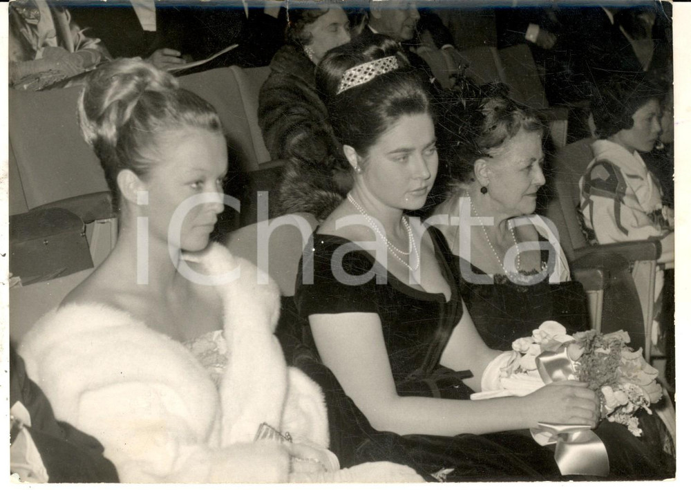 Fotografia d epoca originale 1961 PARIS Isabelle de France au gala de La princesse de ClÃ¨ves Photo 1
