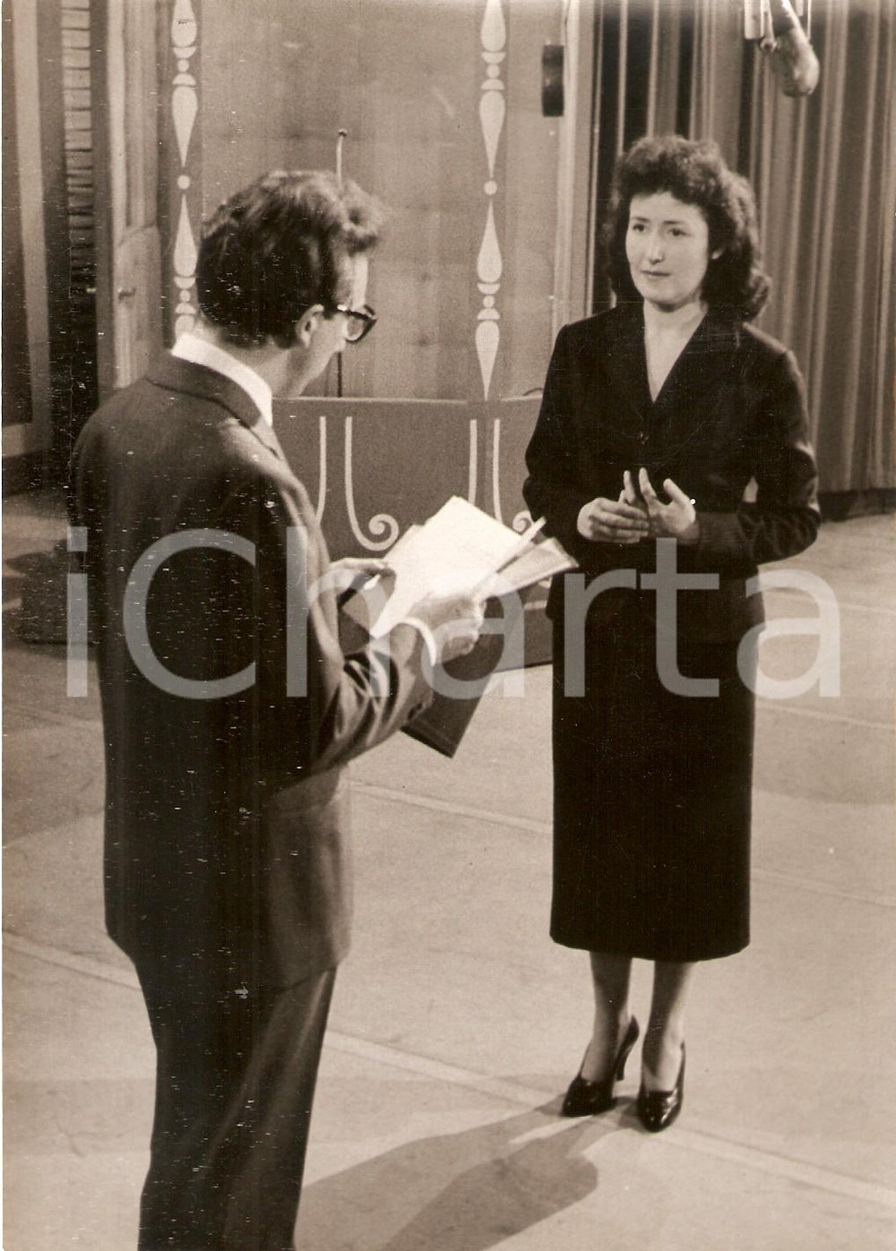 Fotografia d epoca originale 1956 LASCIA O RADDOPPIA Mike BONGIORNO fa domanda a Raffaella MINGHETTI Foto 1