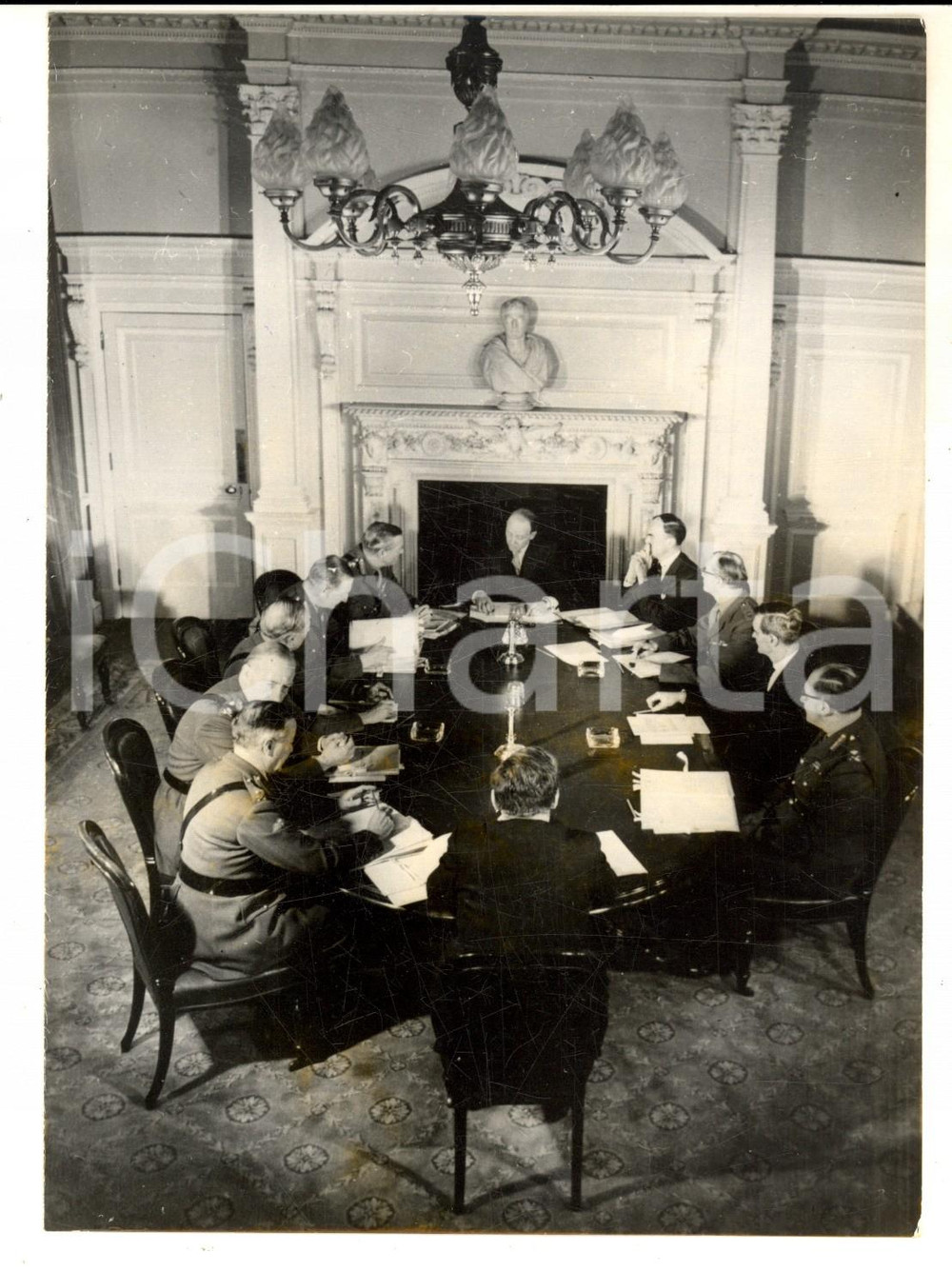 Fotografia d epoca originale 1964 LONDON James RAMSDEN presiede ultima riunione del Consiglio d Armata Foto 1