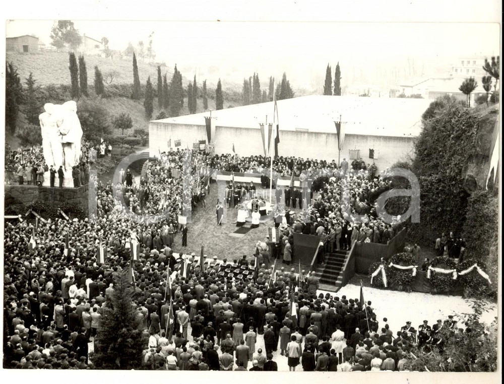 Fotografia d epoca originale 1960 ROMA Messa di suffragio per la strage delle FOSSE ARDEATINE Foto 18x13 1