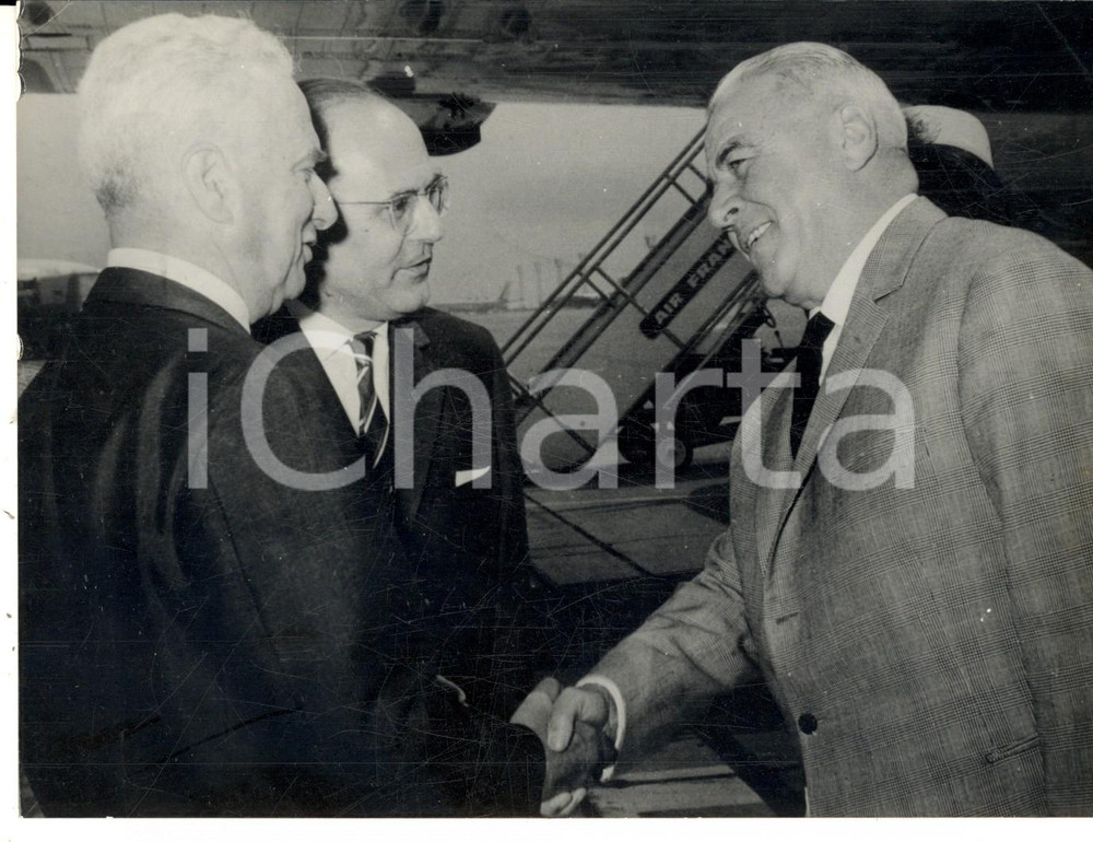 Fotografia d epoca originale 1964 PARIS Louis JOXE accoglie il premier romeno Ion Gheorghe MAURER Foto 1