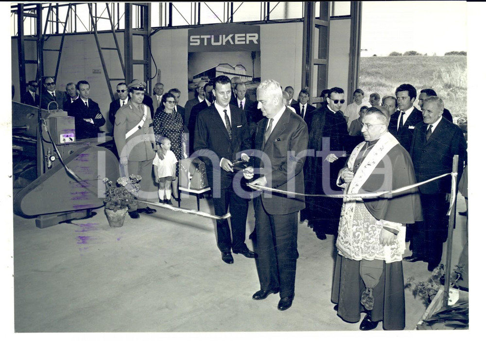 Fotografia d epoca originale 1965 SAN ZENONE AL LAMBRO On. Mario DOSI inaugura stabilimento STIKER Foto 18x13 1