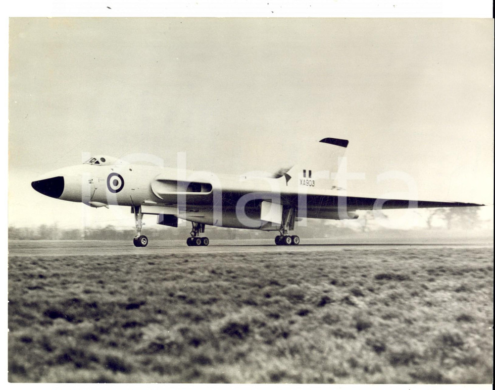 Fotografia d epoca originale 1958 BRITISH ROYAL AIR FORCE A powered guided bomb by A.V. ROE & Co. Photo 20x14 1