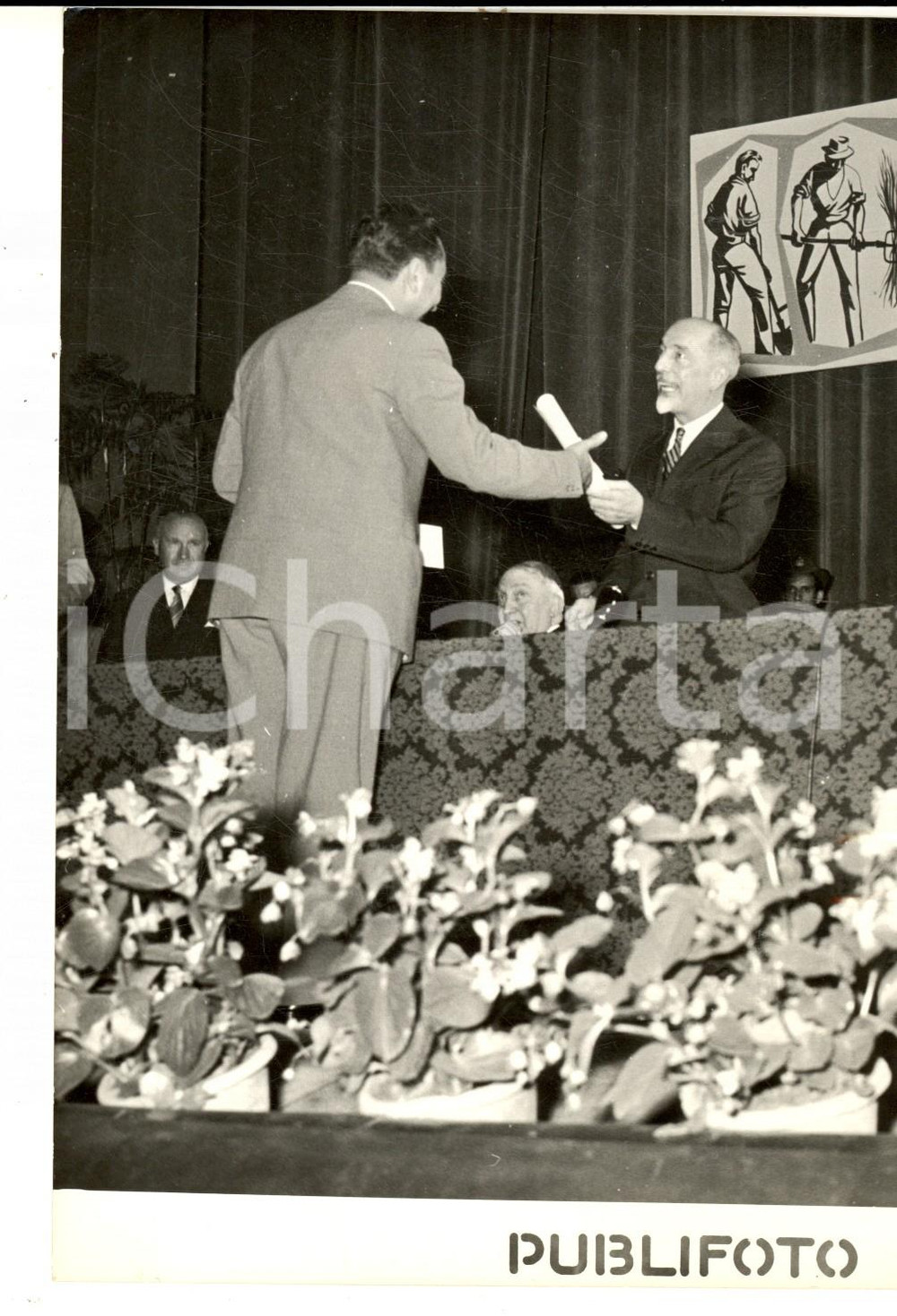 Fotografia d epoca originale 1954 ROMA Giuseppe MEDICI premia vincitori concorso produttivitÃ  agricola Foto 1