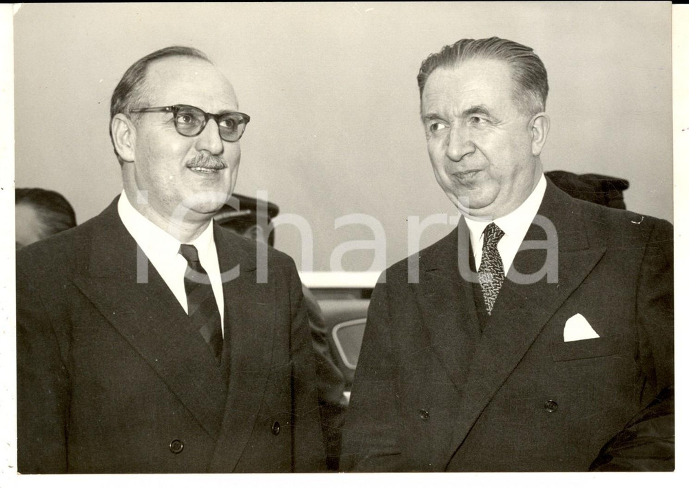 Fotografia d epoca originale 1959 ROMA Giuseppe PELLA e Fatin ZORLU in partenza per Washington Foto 1
