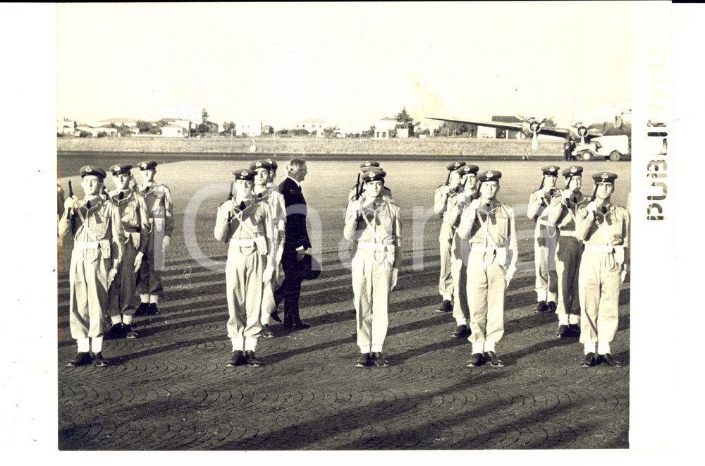 Fotografia d epoca originale 1954 ROMA CIAMPINO Arrivo del ministro Anthony EDEN  Picchetto d onore Foto 1