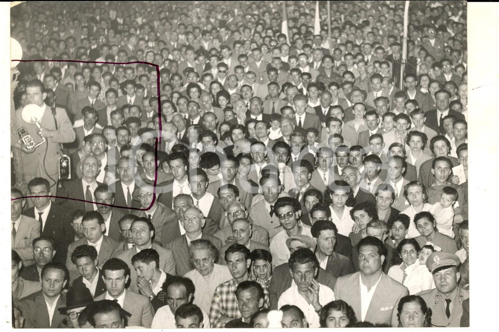Fotografia d epoca originale 1955 ca PALERMO Folla al discorso di Franco RESTIVO in campagna elettorale 1