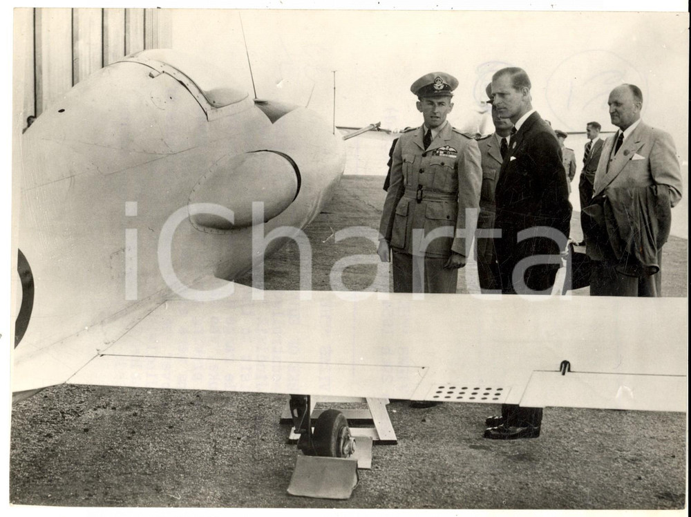 Fotografia d epoca originale 1954 WOOMERA AUSTRALIA Duke of Edinburgh inspects jet JINDIVIK Photo 20x15 cm 1