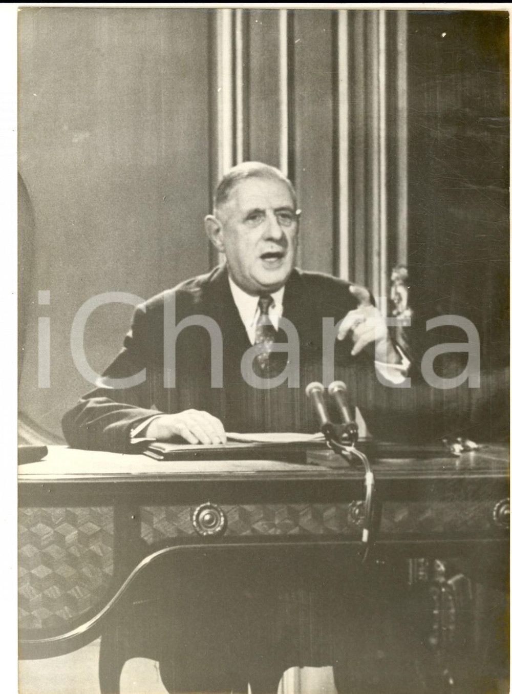Fotografia d epoca originale 1960 PARIS GÃ©nÃ©ral DE GAULLE enregistre un discours radiotÃ©lÃ©visÃ© Photo 1