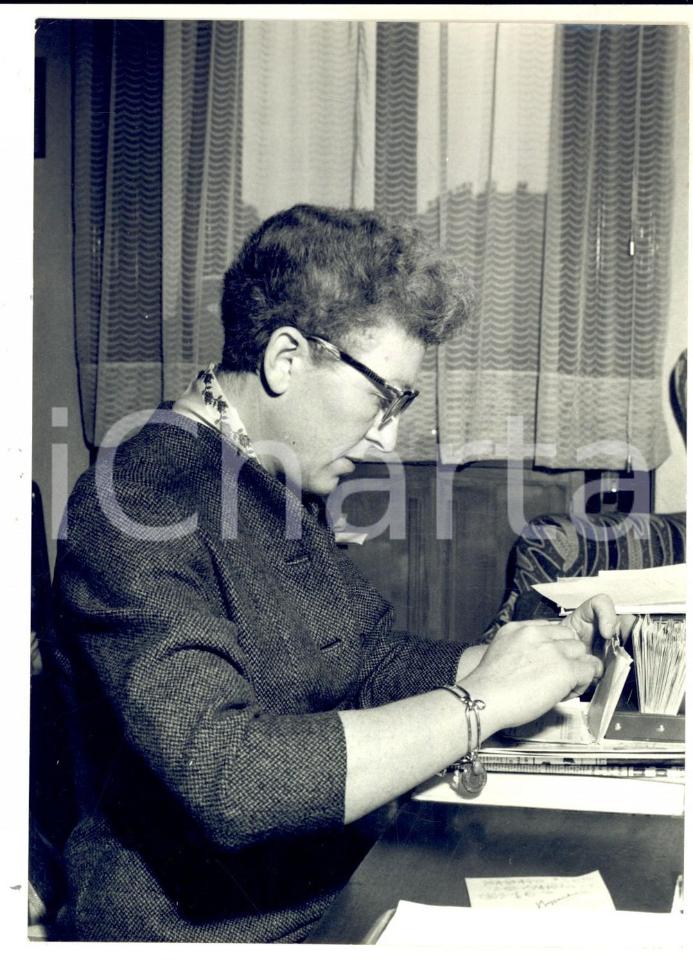 Fotografia d epoca originale 1959 TORINO Eva ERBER interprete parlamentare nella sua casa Foto 15x20 cm 1
