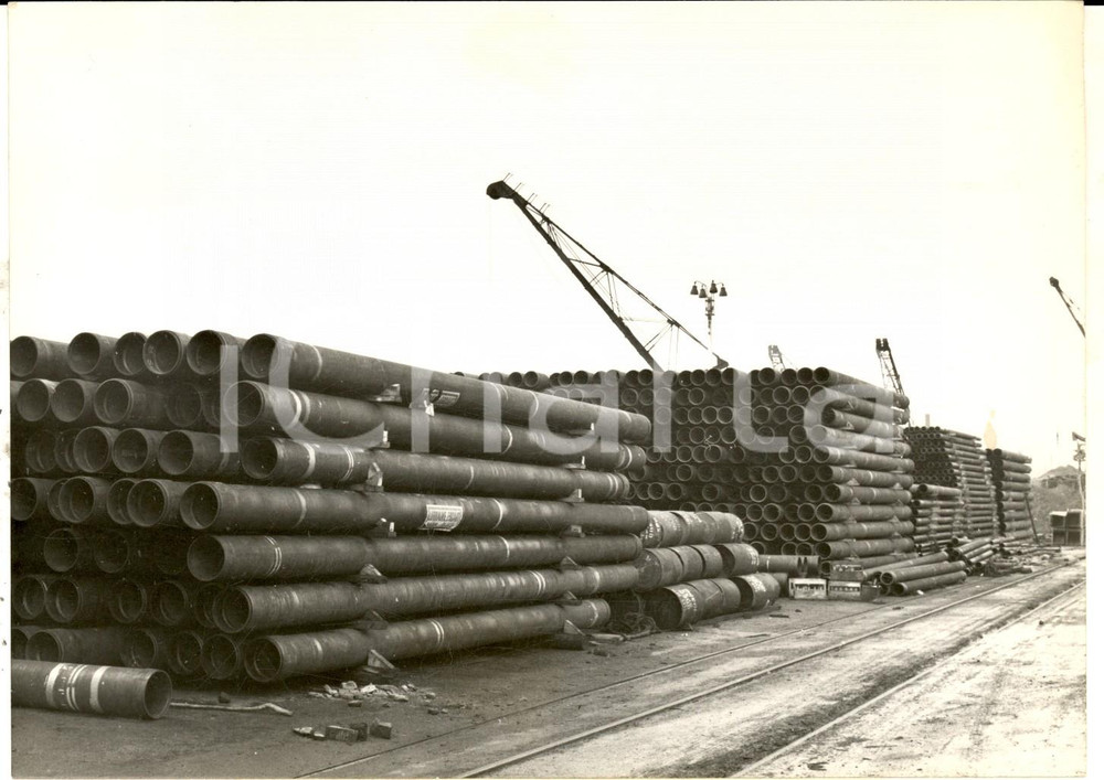 Fotografia d epoca originale 1960 PORT DE CAEN Tuyeaux pour pipeline de HASSI R MEL en AlgÃ©rie Photo 18x14 1