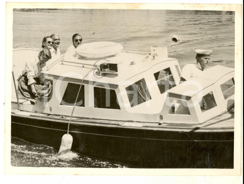 Fotografia d epoca originale 1953 HERAKLION CRETA Arrivo del ministro Anthony EDEN in convalescenza Foto 1