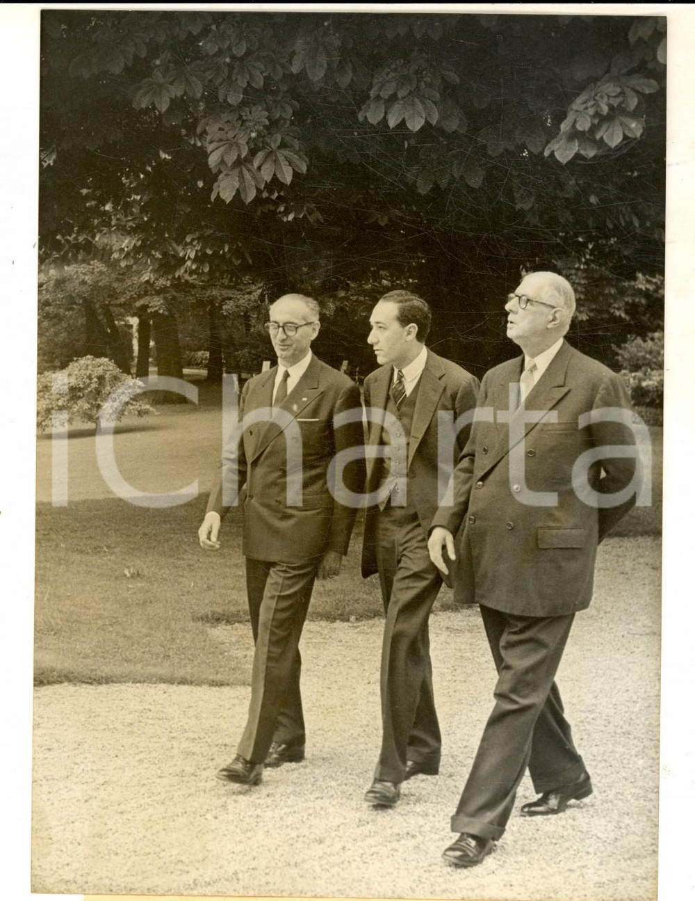 Fotografia d epoca originale 1960 PARIS ELYSEE Arturo FRONDIZI e Charles DE GAULLE con l interprete Foto 1