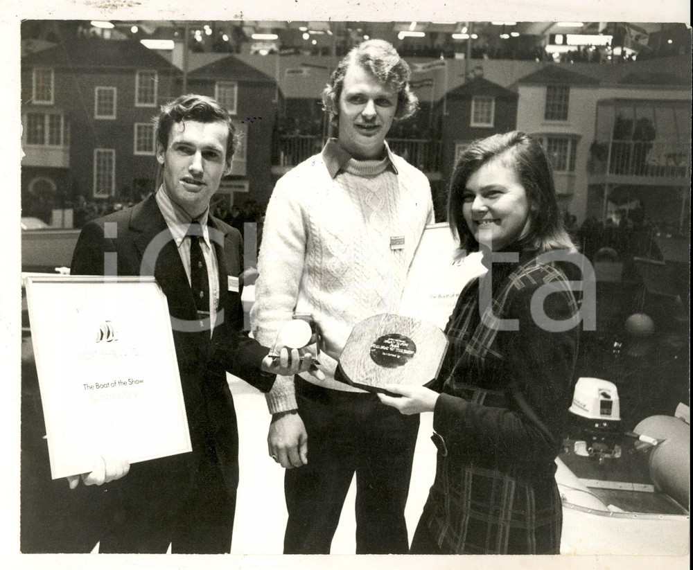 Fotografia d epoca originale 1972 LONDON International Boat Show  Winners Jeremy ROGERS Martin SADLER Photo 1