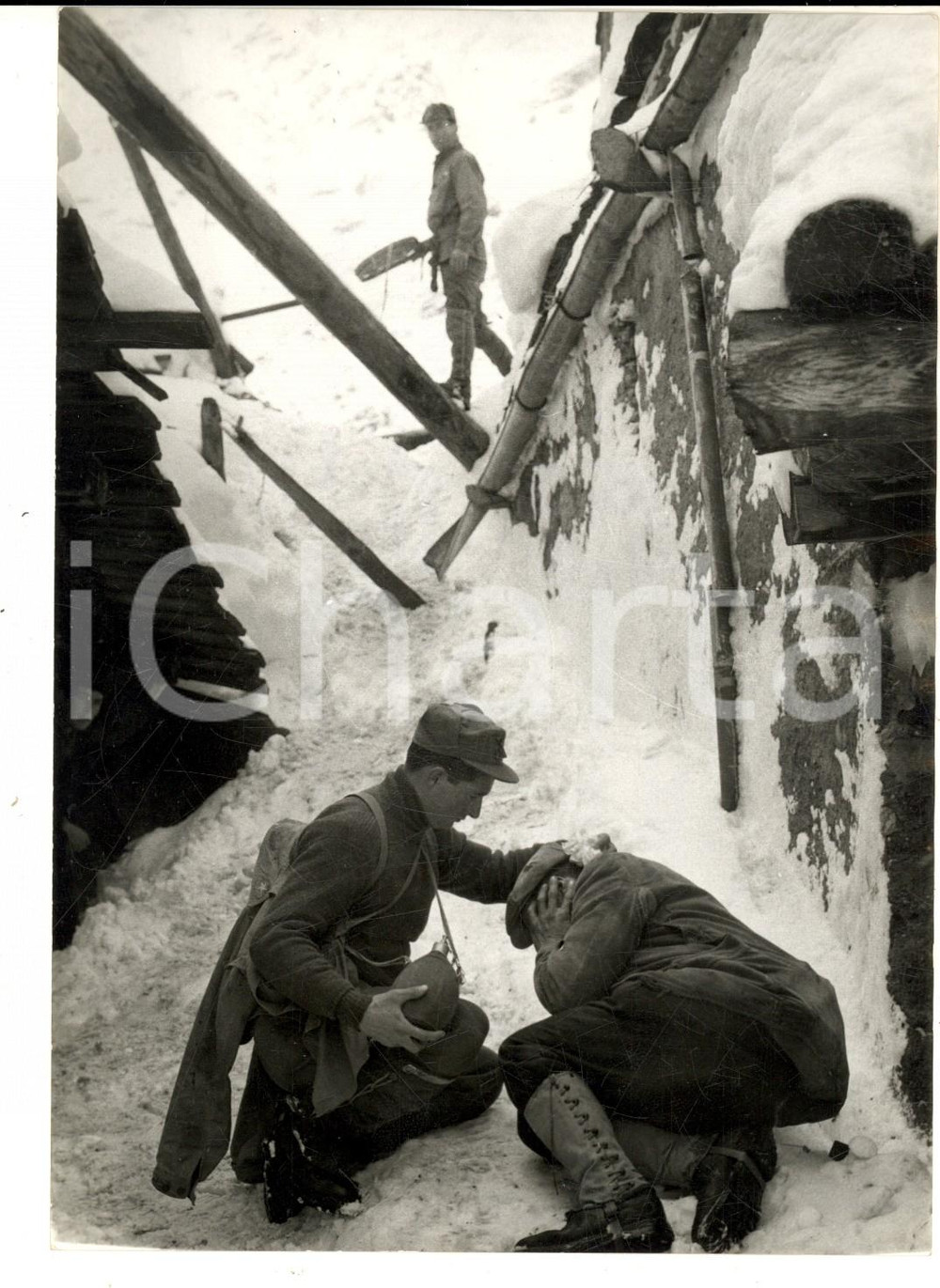 Fotografia d epoca originale 1961 ROCHEMOLLES / BARDONECCHIA Soccorsi dopo una tragica valanga Foto 1