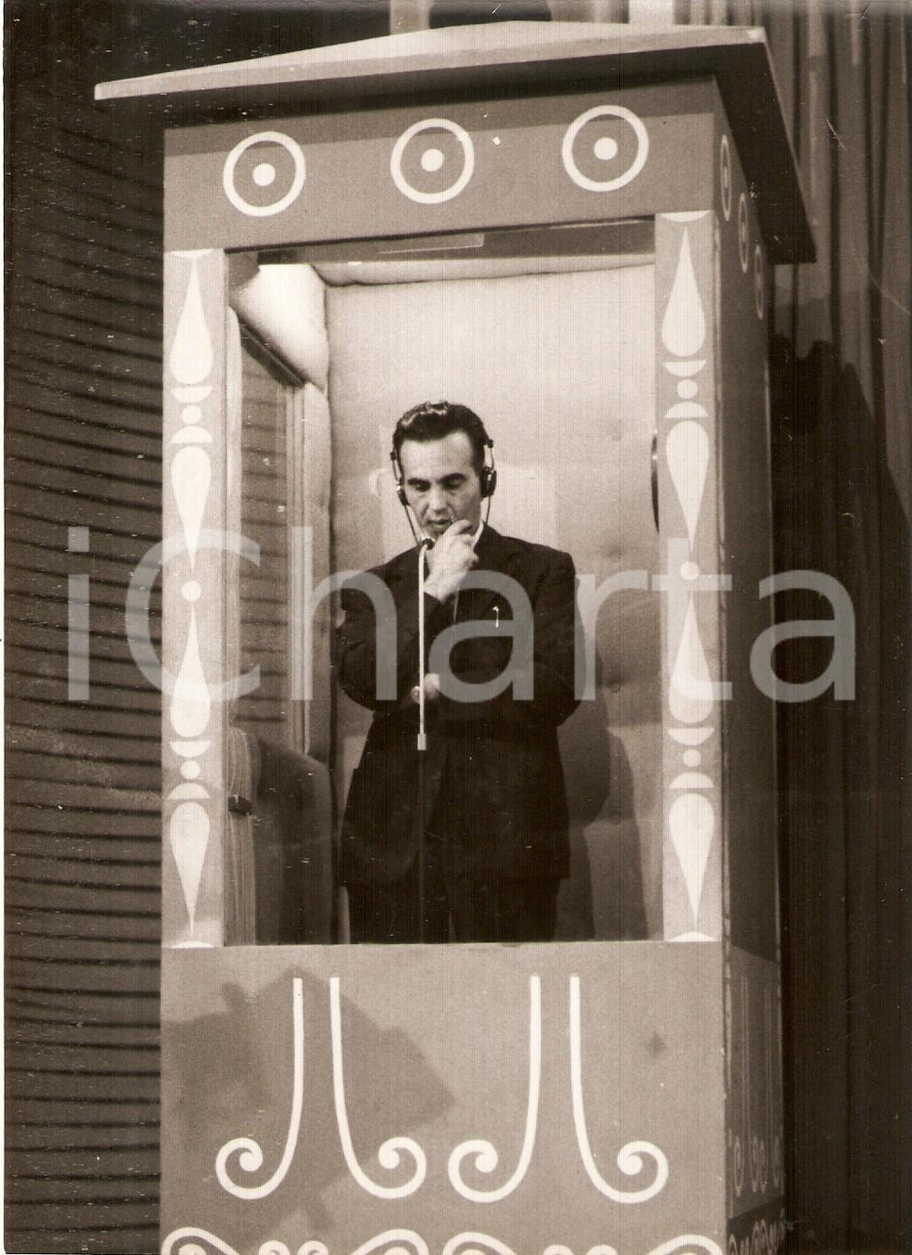 Fotografia d epoca originale 1956 LASCIA O RADDOPPIA Concorrente FRICELLI di Milano nella cabina Foto 13x18 1