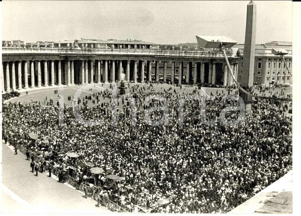 Fotografia d epoca originale 1963 ROMA Piazza San Pietro  Folla acclama il nuovo papa Paolo VI Foto 1
