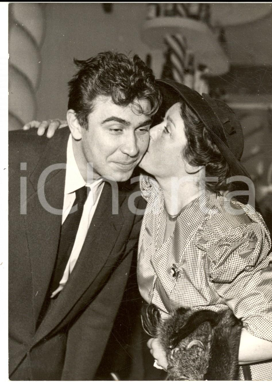 Fotografia d epoca originale 1951 PARIS Armand GATTI vince premio ALBERT LONDRES per La cage aux fauves 1