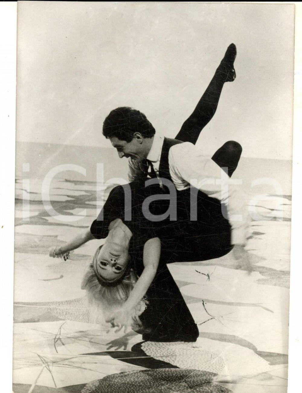 Fotografia d epoca originale 1962 PARIS Brigitte BARDOT  danza in collant neri per il Capodanno Foto14x18 1