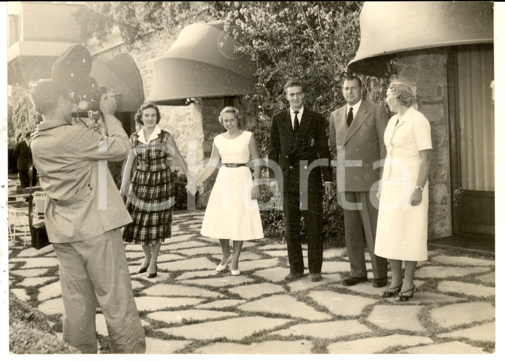Fotografia d epoca originale 1960 ca GENOVA Giovane Juan Carlos di Spagna al suo arrivo per una vacanza Foto 1