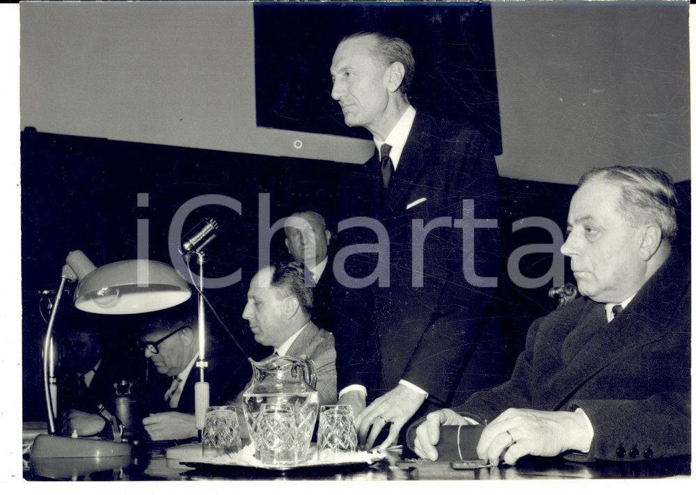 Fotografia d epoca originale 1956 MILANO Principe Filippo CARACCIOLO al Congresso dei Trasporti Foto 1