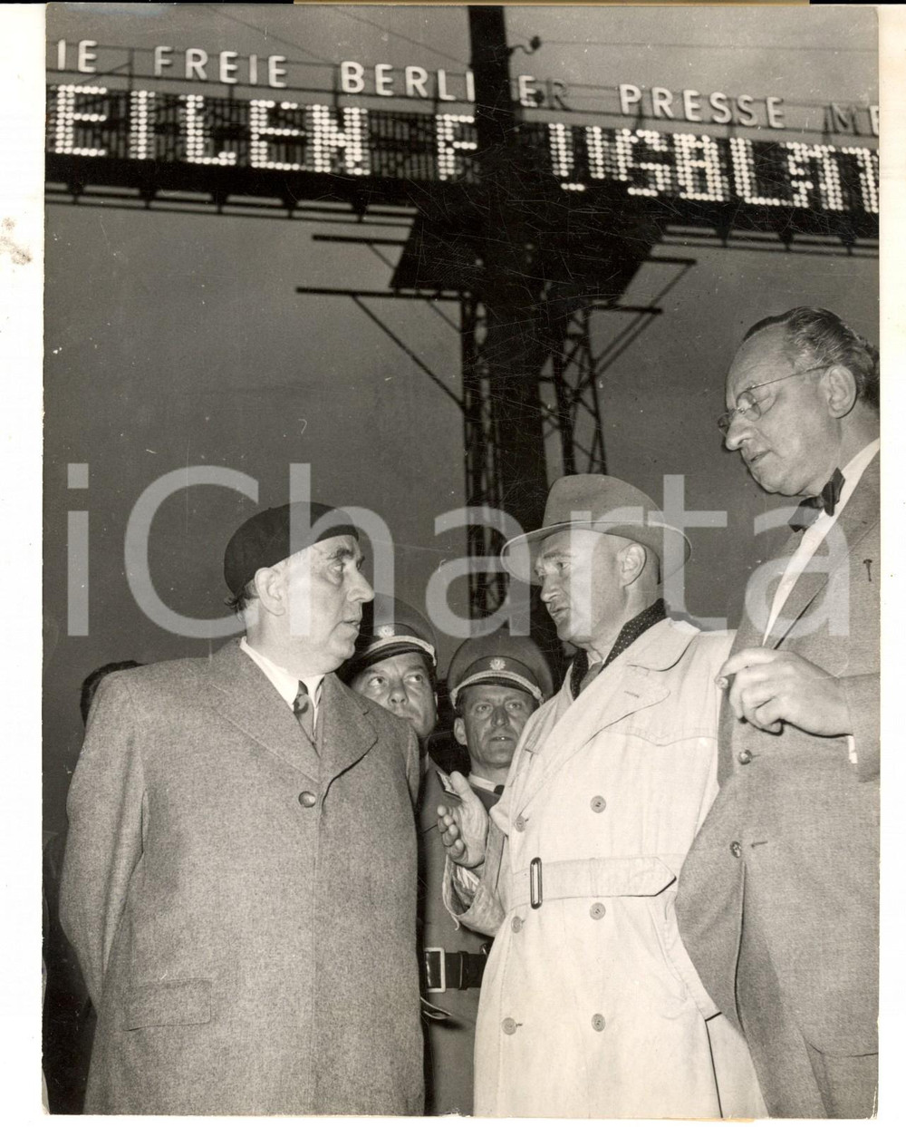 Fotografia d epoca originale 1953 BERLINO OVEST Postdamer Platz  Sindaco Ernst REUTER durante la rivolta 1