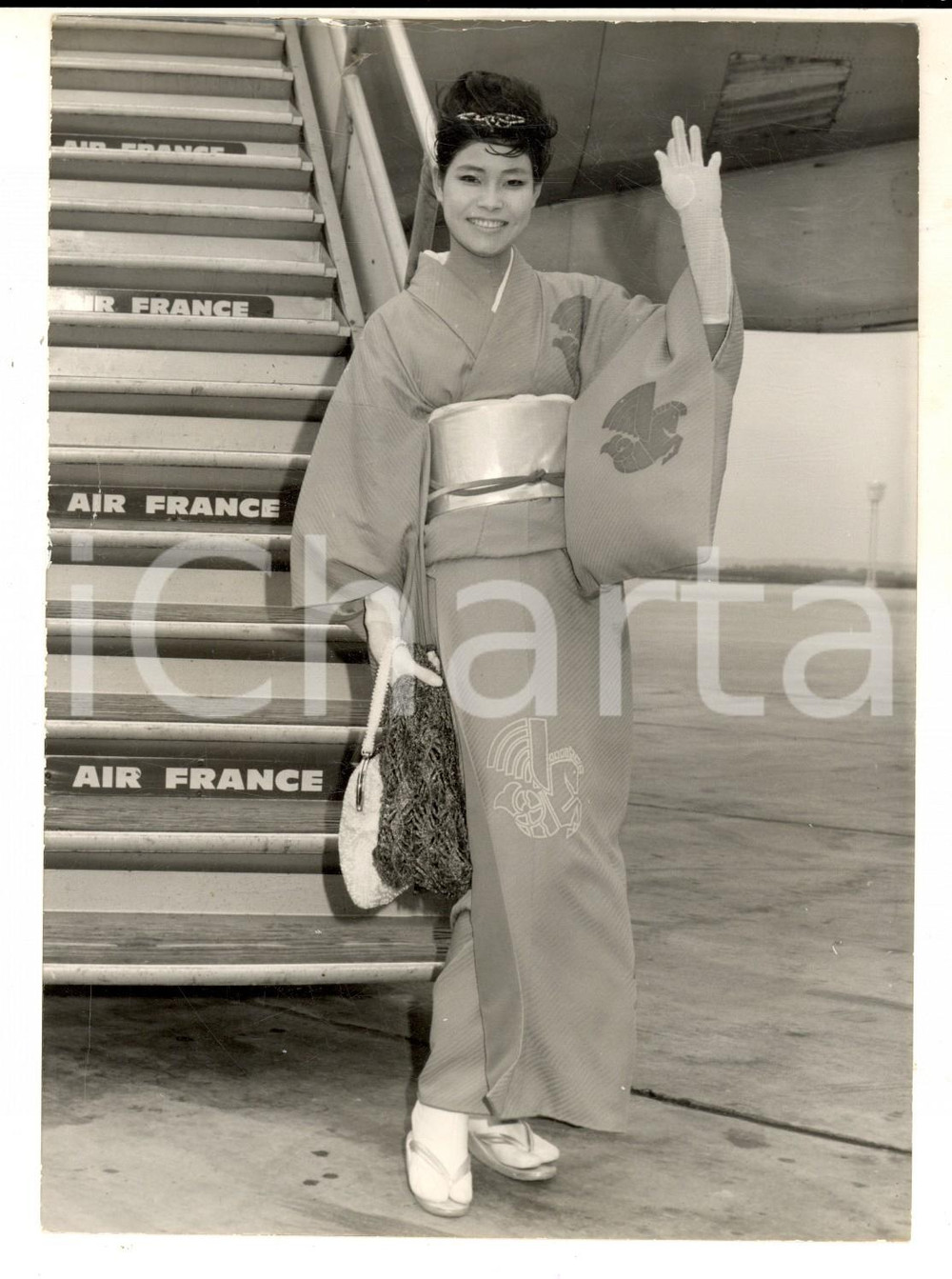 Fotografia d epoca originale 1961 PARIS ORLY Yoko NAKAZAKI nuova Miss Air FranceJapon Foto 13x18 cm 1