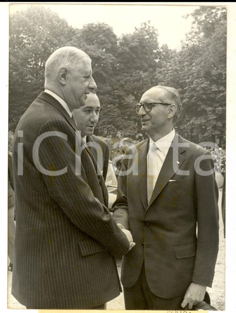 Fotografia d epoca originale 1960 PARIS ELYSEE Stretta di mano tra Charles DE GAULLE e Arturo FRONDIZI Foto 1