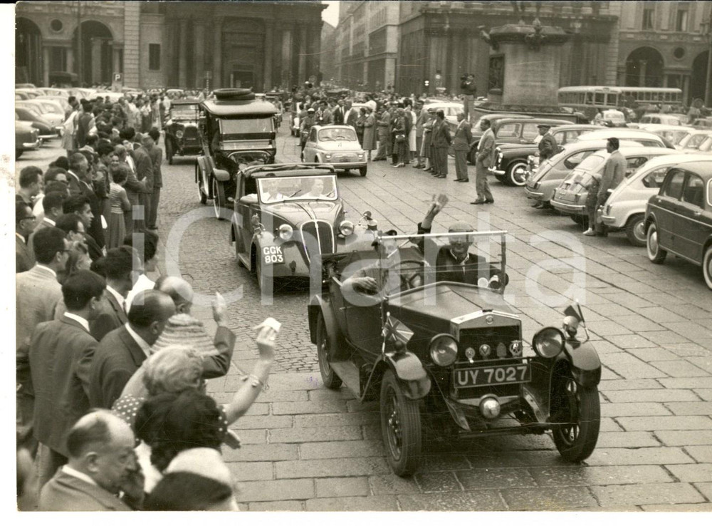 Fotografia d epoca originale 1958 TORINO Piazza SAN CARLO  Raduno vecchie auto del FIAT 500 CLUB Foto 1