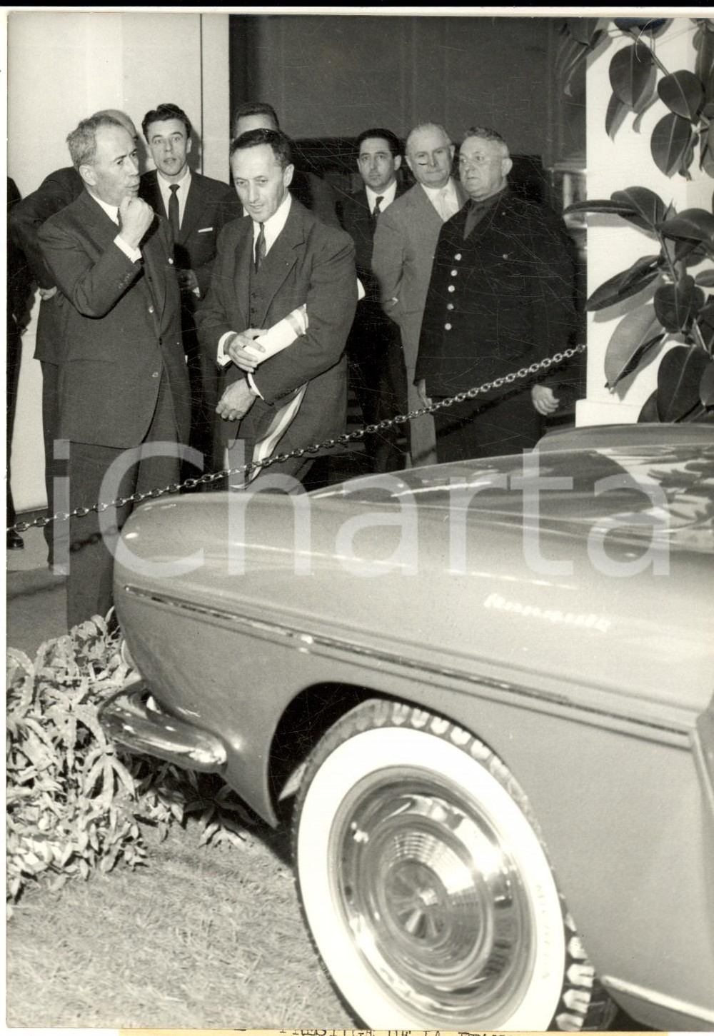 Fotografia d epoca originale 1959 PARIS Ministre Antoine PINAY avec la nouvelle RENAULT FLORIDE Photo 1
