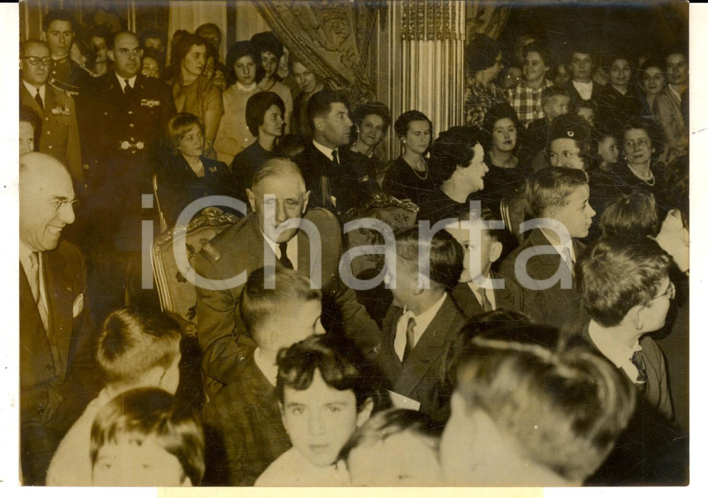 1960 PARIS ELYSEE Charles DE GAULLE au traditionnel goûter de Noël *Photo 18x14