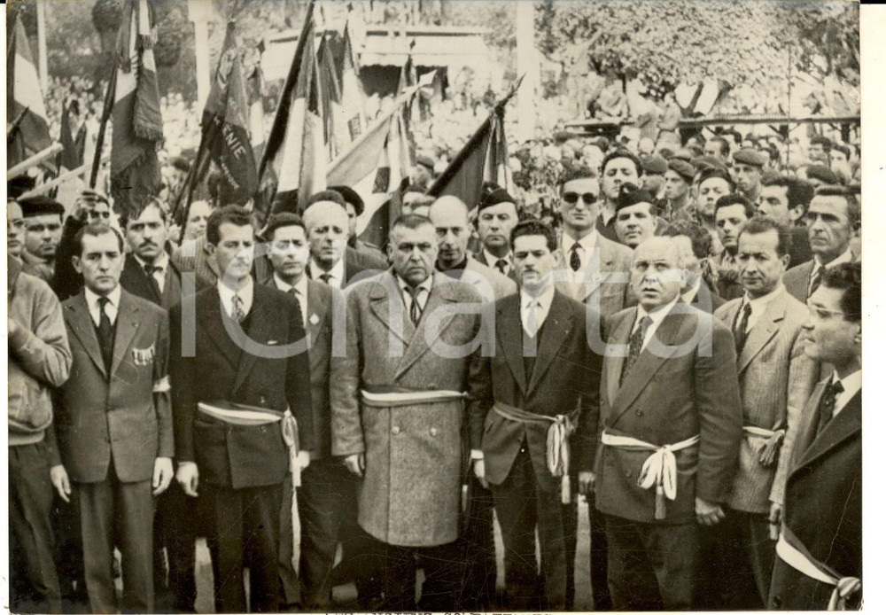 Fotografia d epoca originale 1960 ALGER Manifestation anciens combattants avec le maire Omar BOUAROUBA Photo 1