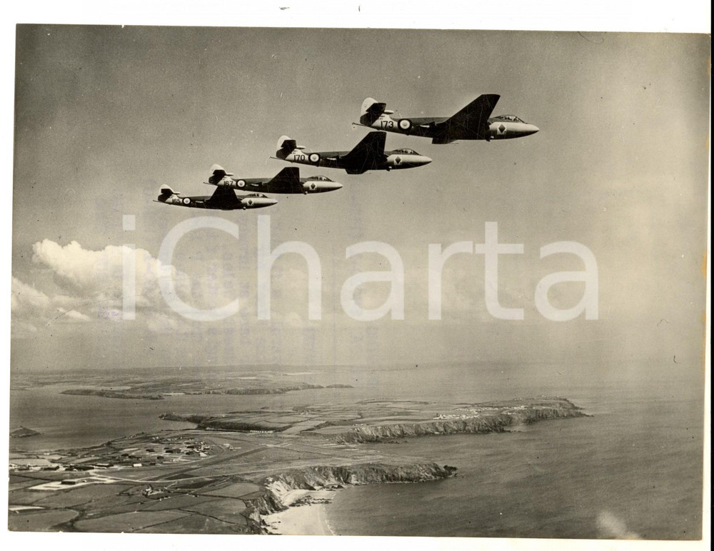 Fotografia d epoca originale 1953 BRAWBY WALES A flight of Sea Hawks of the FLEET AIR ARM Photo 20x15 cm 1