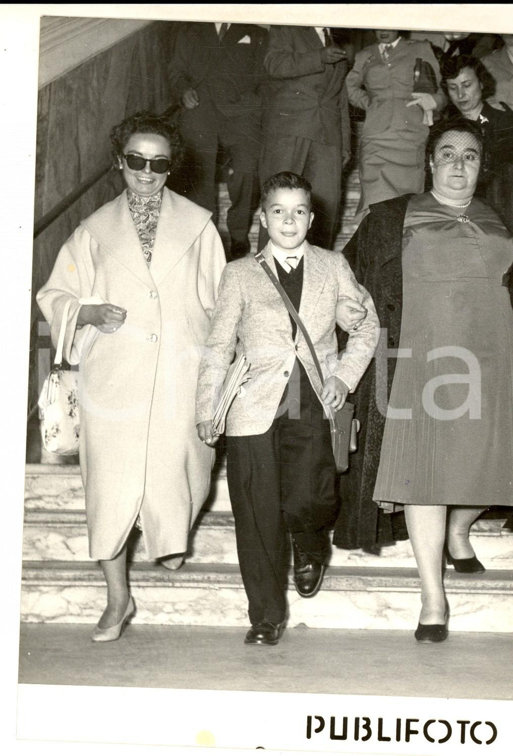 Fotografia d epoca originale 1956 NAPOLI Stanley WERKLEY porta doni americani ai bambini bisognosi Foto 1