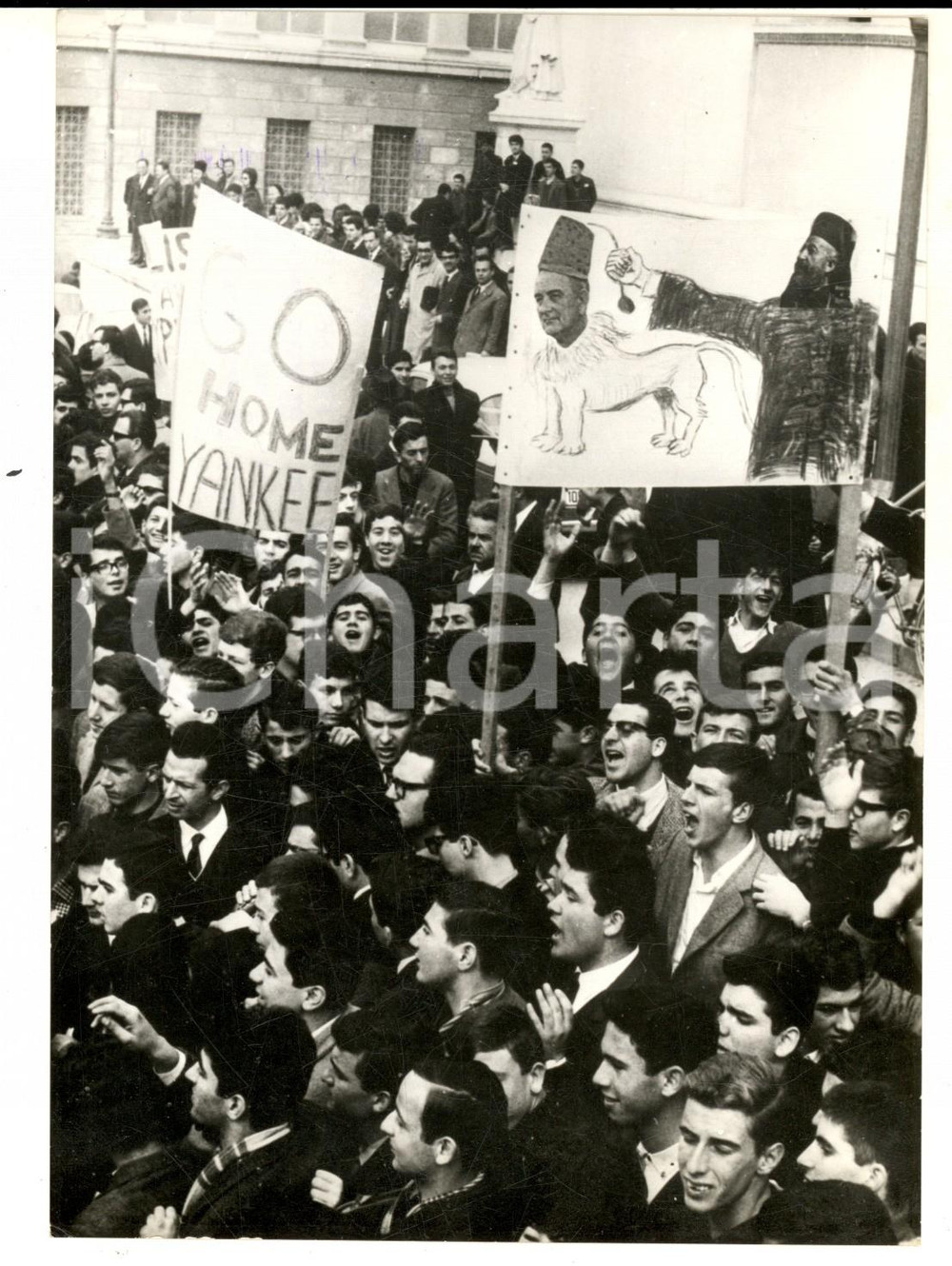 Fotografia d epoca originale 1964 ATENE Manifestazione antiNATO per la questione di Cipro Foto 13x18 cm 1