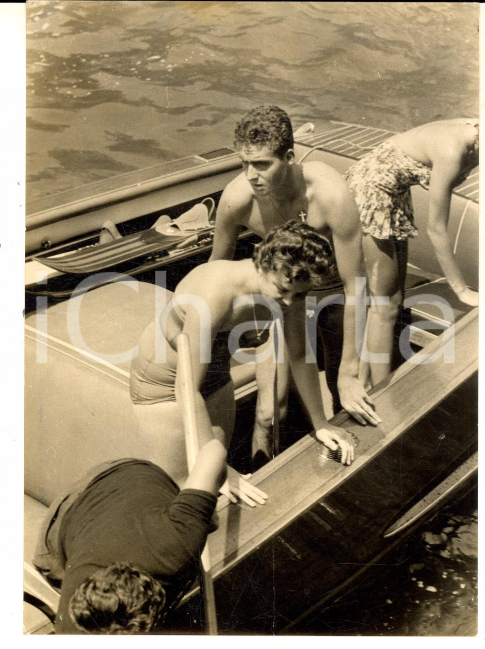 Fotografia d epoca originale 1957 ZOAGLI Juan Carlos di Spagna durante una vacanza Foto DANNEGGIATA 13x18 1