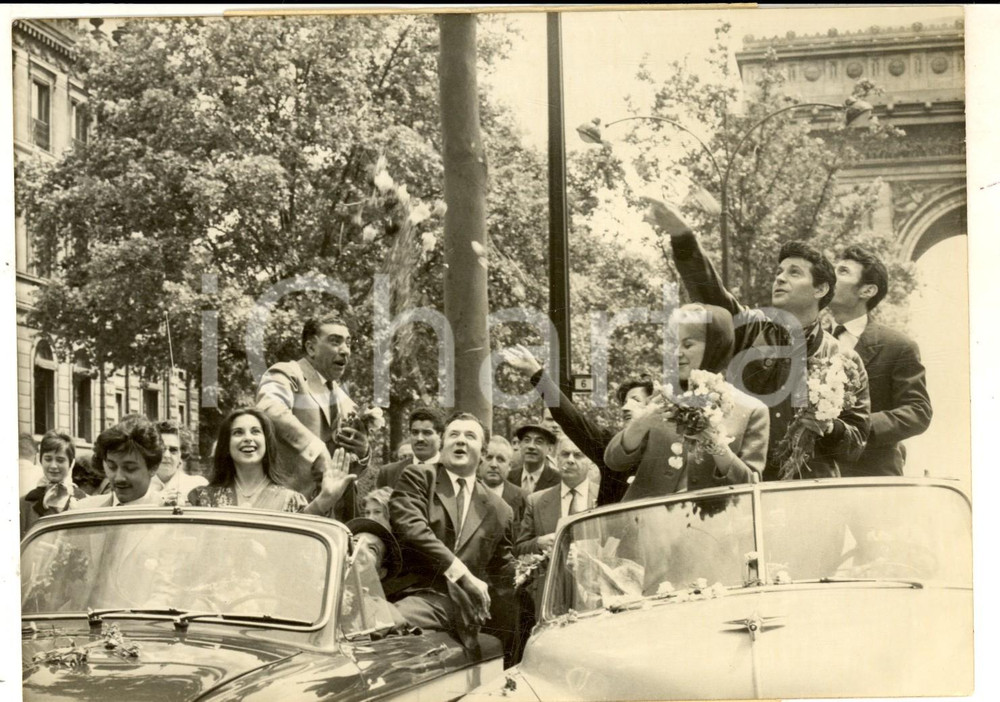 Fotografia d epoca originale 1959 PARIS Corso musical et bataille des fleurs pour le film Mon pote le gitan 1