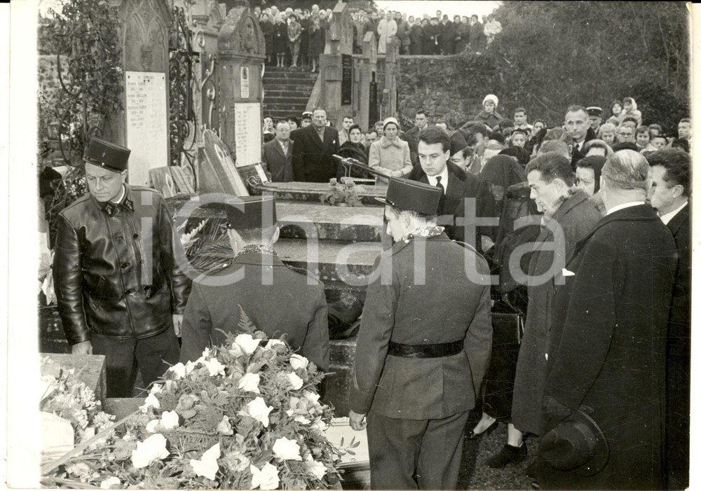 Fotografia d epoca originale 1959 PONTGIBAUD ObsÃ¨ques d Henri VIDAL dans son village natal Photo 18x14 1