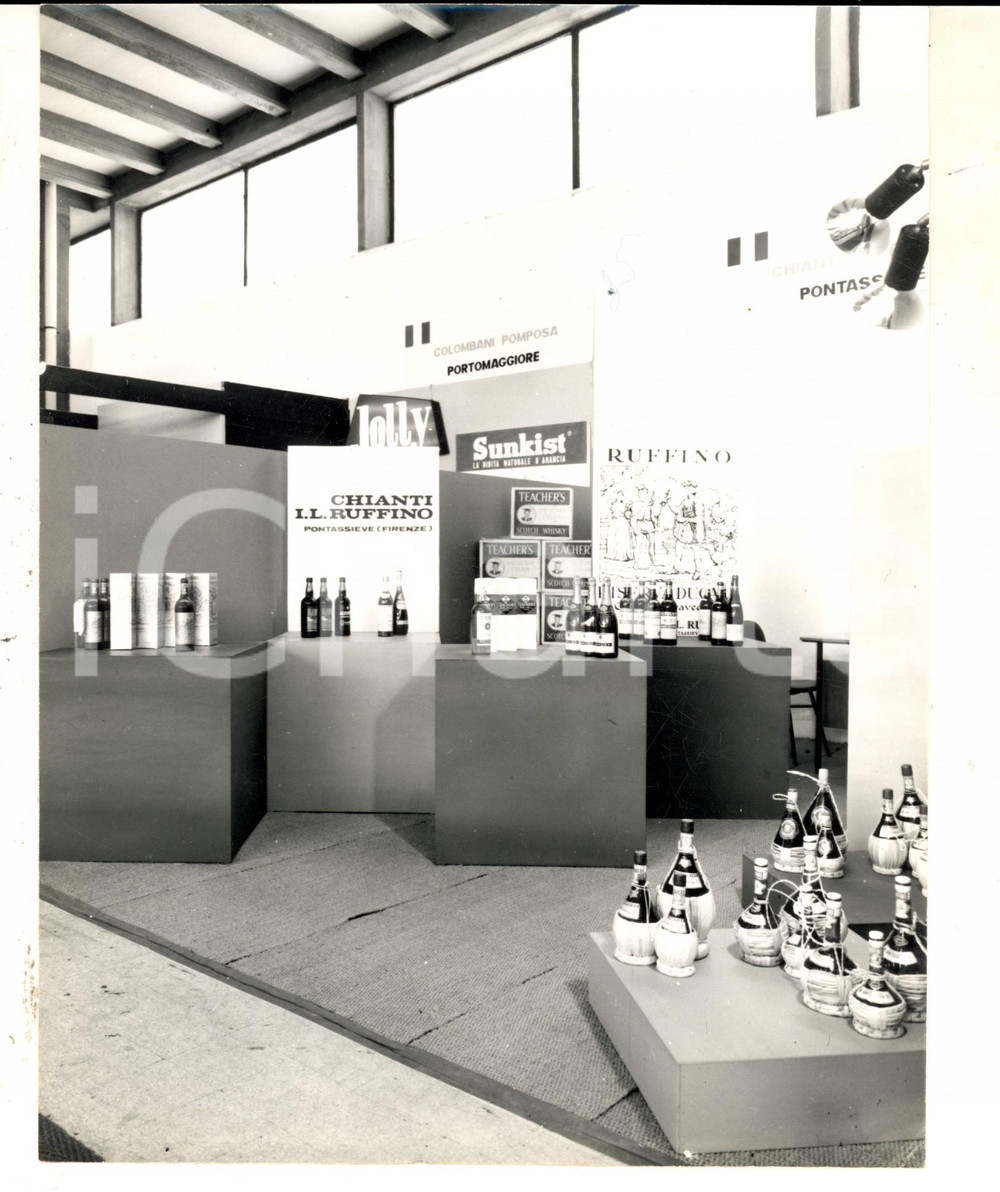 1960 ca GENOVA Fiera TECHNOTEL-BIBE - Lo stand CHIANTI I. L. RUFFINO *Foto 18x24
