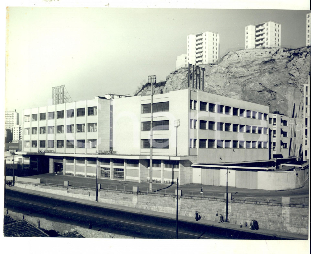 Fotografia d epoca originale 1970 ca GENOVA Veduta del Palazzo FIAT in via Dino COL Foto 24x18 cm 1