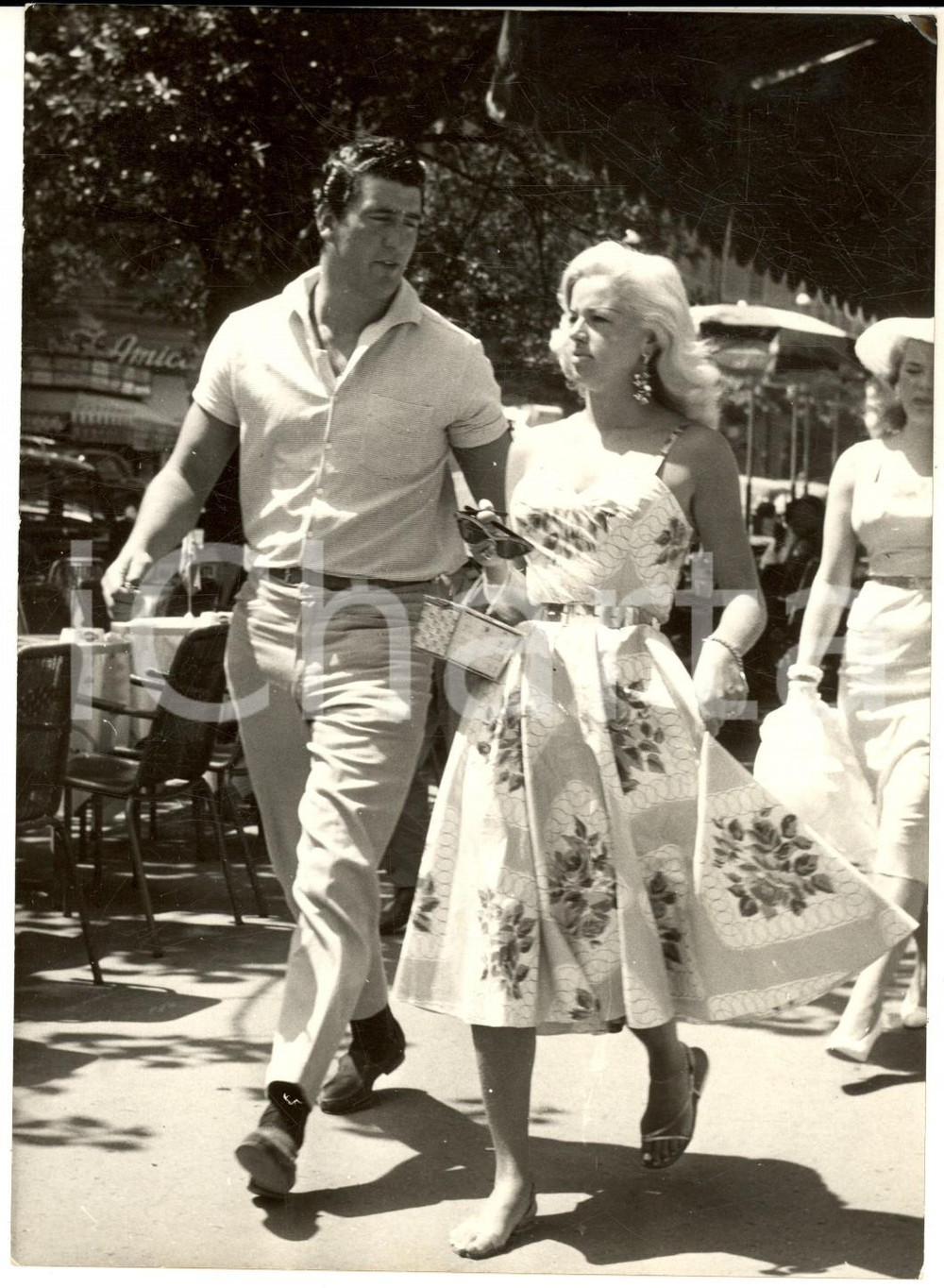 Fotografia d epoca originale 1957 ROMA Attrice Diana DORS visita la città  a piedi Fotografia 13x18 cm 1