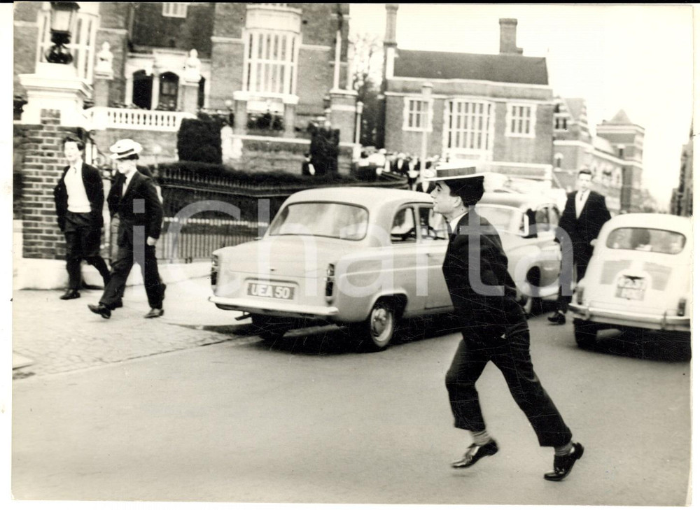 Fotografia d epoca originale 1963 LONDON HARROW Principe HASSAN DI GIORDANIA corre a Giornata dei Fondatori 1